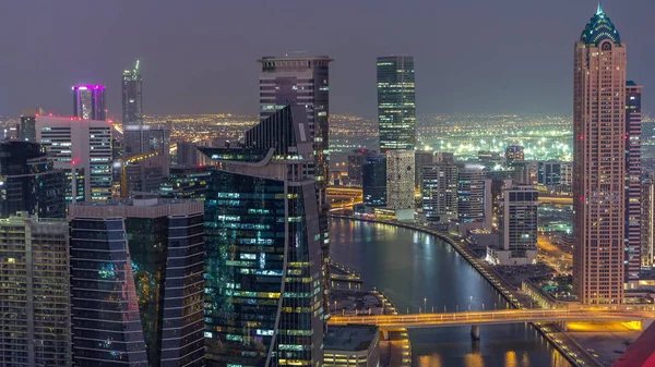 Skyline aereo della business bay di Dubai con grattacieli giorno alla notte timelapse — Foto Stock