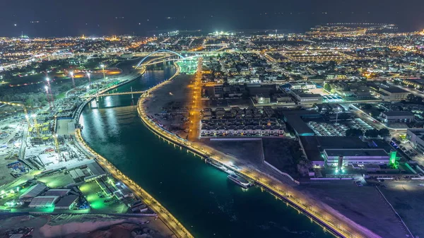Dubai canale d'acqua con passerella timelapse notte aerea dal tetto grattacieli Downtown — Foto Stock