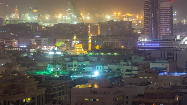 두바이, 아랍 에미리트에서 모래 폭풍 시간 경과 동안 밤에 조명 포트 라시드를 통해 공중 보기 — 스톡 사진