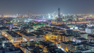 Tipik binalar gece timelapse ile mahalle Deira havadan görünümü, Dubai, Birleşik Arap Emirlikleri