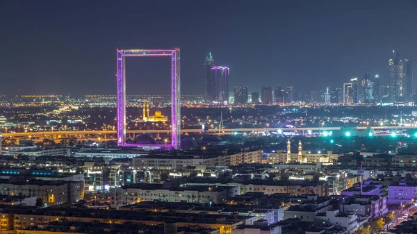 Dubai frame met Zabeel Masjid moskee verlicht 's nachts timelapse. — Stockfoto