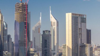 Dubai timelapse şehir merkezi ve finans bölgesi havadan görünümü, gökdelenler ve karayolları ile Birleşik Arap Emirlikleri.