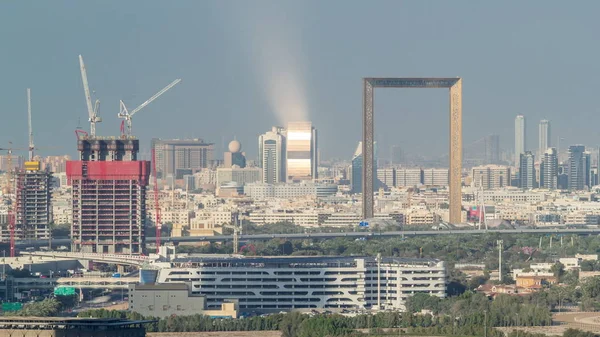 Skyline megtekintéséhez Deira és Sharjah kerületei Dubai TimeLapse naplemente előtt, UAE. — Stock Fotó
