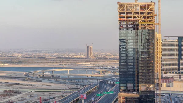 Építőipari tevékenység Dubai belvárosában daruk és a munkavállalók TimeLapse, UAE. — Stock Fotó