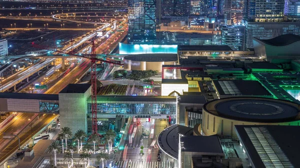 Vista aérea del centro comercial con centro financiero carretera noche timelapse —  Fotos de Stock