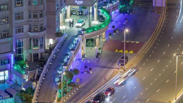 Vista panorámica del tráfico en la calle Al Saada noche timelapse en Dubai —  Fotos de Stock