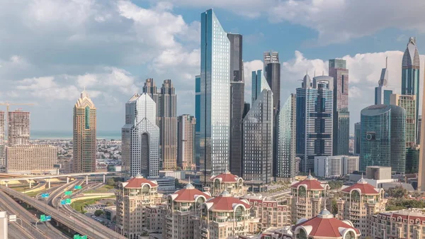 Vista aérea de rascacielos y cruce de carreteras en Dubai timelapse — Foto de Stock