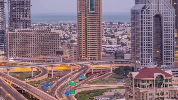 Widok z lotu ptaka na przesiadki w Dubaju w nocy do timelapse. — Zdjęcie stockowe