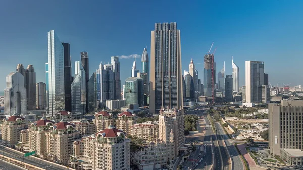 Vista panorámica de los edificios de Sheikh Zayed Road y DIFC timelapse en Dubai, EAU . —  Fotos de Stock