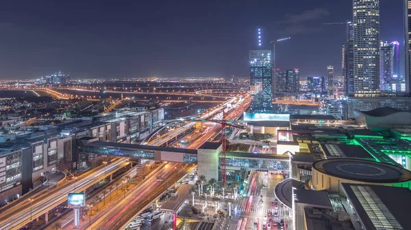 Воздух вид на финансовый центр дороги ночью timelapse с в стадии строительства здания — стоковое фото