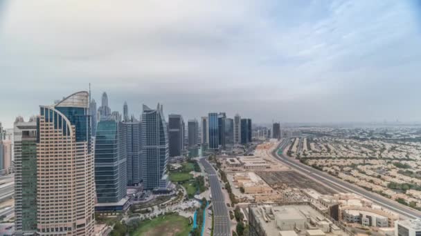 Jumeirah Lake Towers bairro residencial aeroporto timelapse perto de Dubai Marina — Vídeo de Stock