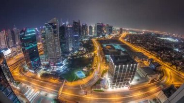 Jumeirah Lake Towers yerleşim bölgesi Dubai Marina yakınlarında havadan gece zaman aşımına