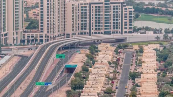 두바이 시티 타임랩스, 아랍에미리트의 아파트 와 빌라의 공중 보기 — 비디오