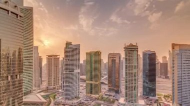 Dubai'de Jumeirah göl kuleleri ilçe timelapse konut ve ofis binaları