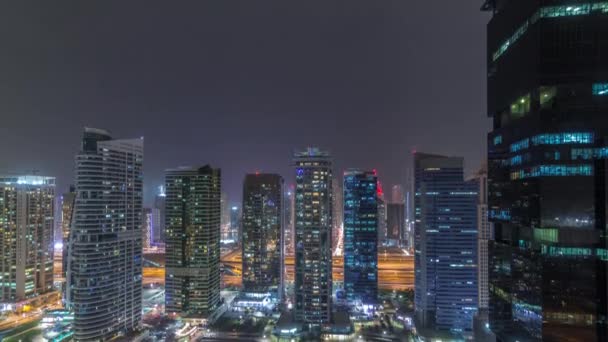 Bostads-och kontorsbyggnader i Jumeirah Lake Towers District Night Timelapse i Dubai — Stockvideo