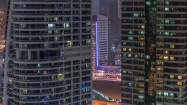Dubai'de Jumeirah göl kuleleri ilçe gece timelapse konut ve ofis binaları