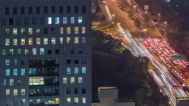 Skyline-Ansicht des Kreuzungsverkehrs auf der Al Saada Straße in der Nähe von difc Nacht Zeitraffer in dubai, uae. — Stockvideo