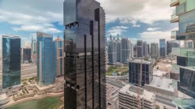 Dubai'de Jumeirah göl kuleleri ilçe timelapse konut daire ve ofisler