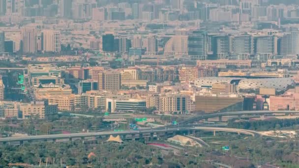 Widok z lotu ptaka z dzielnicy Deira i Dubai Creek z typowych starych i nowoczesnych budynków timelapse. — Wideo stockowe