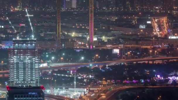 Vista aérea para financeiro e zabeel distrito noite timelapse com tráfego e em construção edifício com guindastes do centro da cidade — Vídeo de Stock