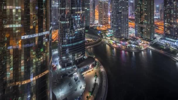 Edifícios residenciais e de escritórios em Jumeirah Lake Torres distrito noite timelapse em Dubai — Vídeo de Stock