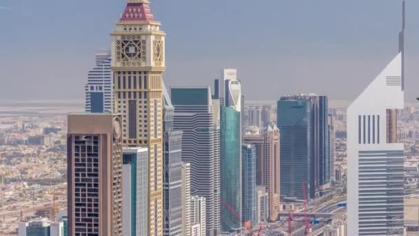 Vista del horizonte de los edificios de Sheikh Zayed Road y el timelapse aéreo DIFC en Dubai, Emiratos Árabes Unidos . — Vídeos de Stock