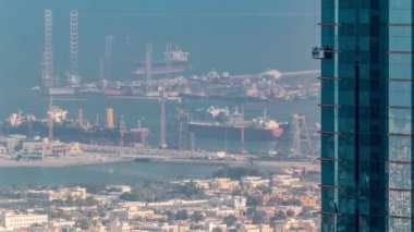Dubai Şehir Merkezi'nden liman zaman atlamalı havadan görünümü