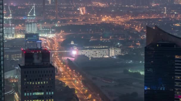 Vue aérienne de quartier financier et zabeel nuit au jour le jour timelapse avec la circulation et en construction bâtiment avec des grues du centre-ville — Video