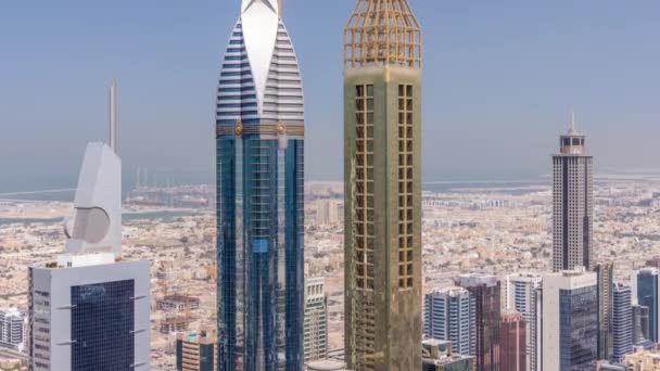 Vista del horizonte de los edificios de Sheikh Zayed Road y el timelapse aéreo DIFC en Dubai, Emiratos Árabes Unidos . — Vídeos de Stock