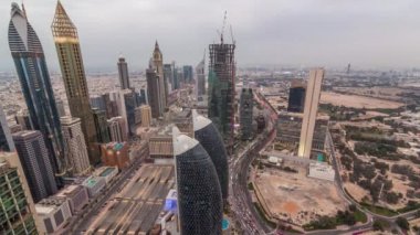 Şeyh Zayed Road ve Difc havadan dubai, Bae gece timelapse binaların Silueti.