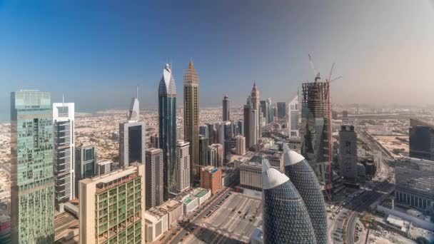 Skyline kilátás az épületek Sheikh Zayed Road és a DIFC légi TimeLapse a Dubai, UAE. — Stock videók