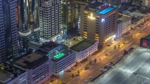 옥상 수영장이있는 주차장은 야간 경과, 공중 최고 전망에서 볼 수 있습니다. 두바이, 아랍에미리트 — 비디오