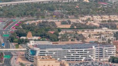 Otopark ofansiyon yukarıdan bakıldığında, Havadan üst görünümü. Dubai, Birleşik Arap Emirlikleri