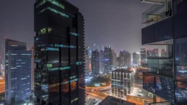 Dubai'de Jumeirah göl kuleleri ilçe gece timelapse konut ve ofis binaları