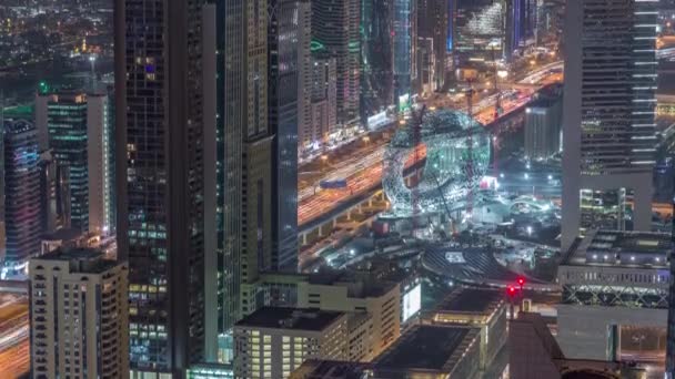 Skyline dos edifícios da Sheikh Zayed Road e DIFC noite aérea timelapse em Dubai, Emirados Árabes Unidos . — Vídeo de Stock