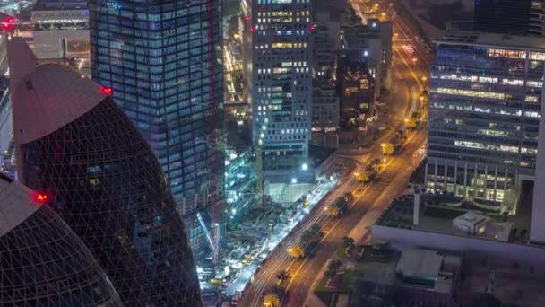 Skyline dos edifícios da Sheikh Zayed Road e DIFC noite aérea timelapse em Dubai, Emirados Árabes Unidos . — Vídeo de Stock