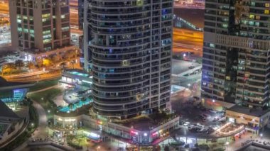 Dubai'de Jumeirah göl kuleleri ilçe gece timelapse konut ve ofis binaları