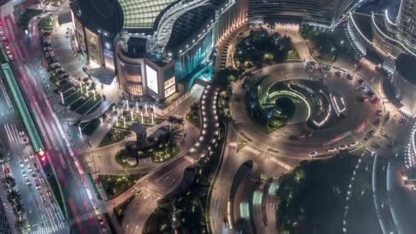 Dubai Downtown Street met druk verkeer en wolkenkrabbers rond timelapse. — Stockvideo