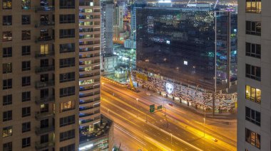 Modern mimarisi ile Dubai şehir merkezi ve Business bay gece timelapse.