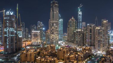 Modern mimarisi gece timelapse ile Dubai şehir ve Business bay güzel silueti.