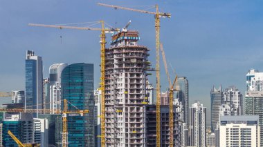 Dubai şehir merkezinde vinçler ve işçi zaman atlamalı inşaat faaliyeti, Bae.