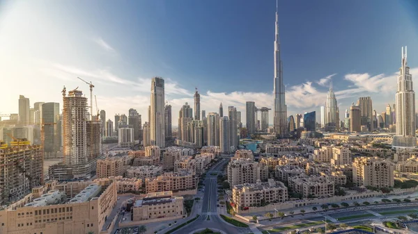 Dubai Centro horizonte timelapse con Burj Khalifa y otras torres vista panirámica desde la parte superior de Dubai —  Fotos de Stock