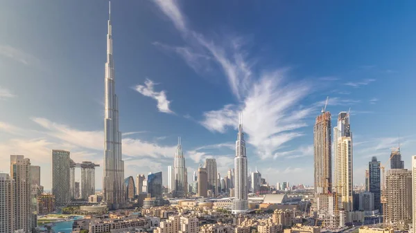 Dubai Centro horizonte timelapse con Burj Khalifa y otras torres vista panirámica desde la parte superior de Dubai —  Fotos de Stock