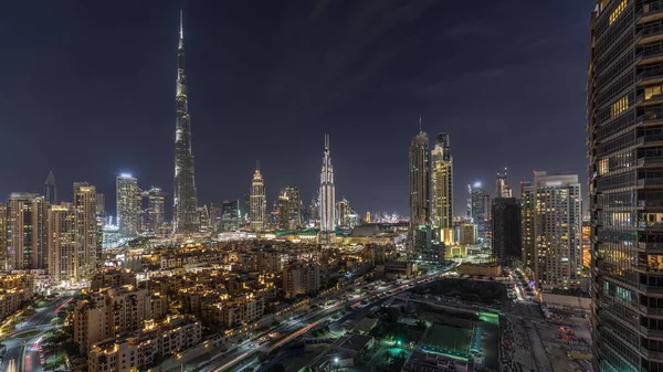 Dubai Centro skyline noche timelapse con Burj Khalifa y otras torres vista panirámica desde la parte superior de Dubai —  Fotos de Stock