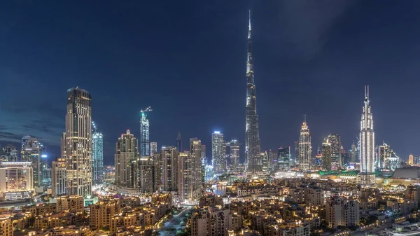 Дубай Центр города горизонта день к ночи timelapse с Бурдж-Халифа и другие башни панорамный вид с вершины в Дубае — стоковое фото
