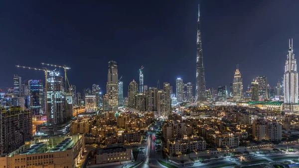 Dubai Downtown skyline noite timelapse com Burj Khalifa e outras torres vista panorâmica do topo em Dubai — Fotografia de Stock