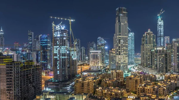 Hermoso horizonte del centro de Dubái y la bahía de negocios con arquitectura moderna noche timelapse . —  Fotos de Stock