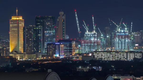 Paesaggio urbano notturno aereo con architettura illuminata del centro di Dubai timelapse, Emirati Arabi Uniti . — Foto Stock