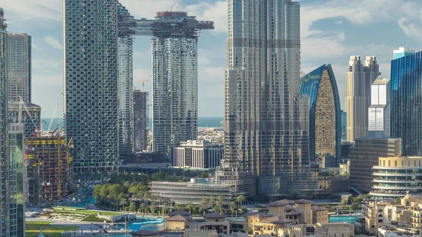 Dubai Downtown skyline timelapse met Burj Khalifa en andere torens Panoramique uitzicht vanaf de top in Dubai — Stockfoto