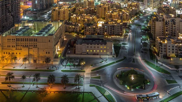 Dubai şehir merkezinde bir kavşak daire yolun havadan görünümü yukarıda gece timelapse. Dubai, Birleşik Arap Emirlikleri. — Stok fotoğraf